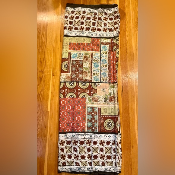 Printed geometric silk blend material total of 5  Yards Width 52 Inches - Picture 9 of 9